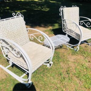 Beautiful heavy wrought iron 2 seater set