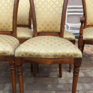 Set of 4 beautiful solid wood dinning chairs